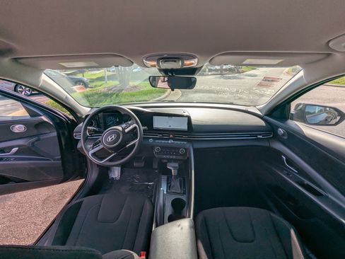 Used 2024 Hyundai Elantra SEL image 12