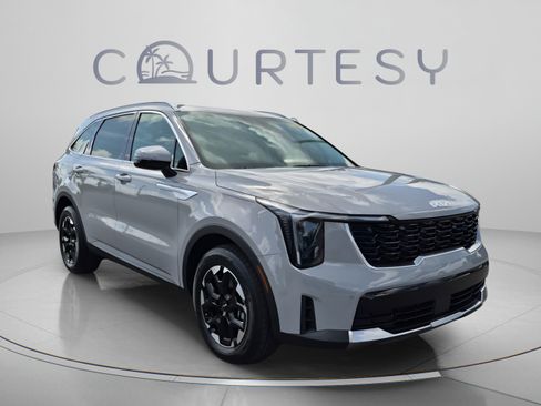 Certified 2025 Kia Sorento S FWD image 9