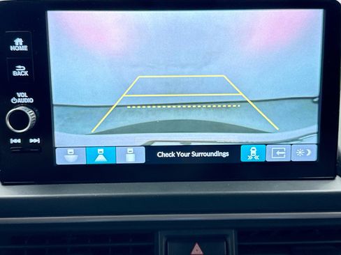 Used 2023 Honda Pilot Touring image 11