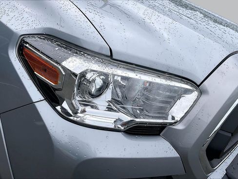 Used 2021 Toyota Tacoma SR5 w/ Technology Package AWD/4WD image 27