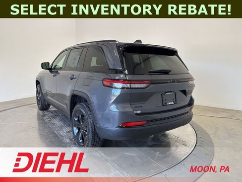 New 2025 Jeep Grand Cherokee Altitude w/ Trailer Tow Package AWD/4WD image 5
