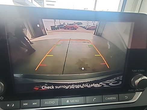 Used 2024 Nissan Altima 2.5 SV FWD image 12