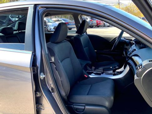 Used 2017 Honda Accord LX image 8