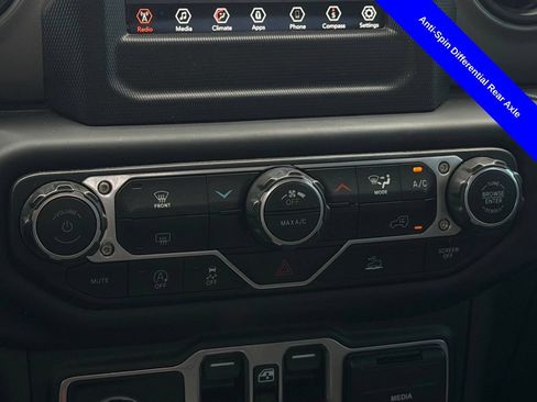 Used 2023 Jeep Gladiator Sport AWD/4WD image 16