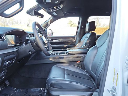 Used 2024 Jeep Wagoneer Series II w/ Flexible Seating Group image 14