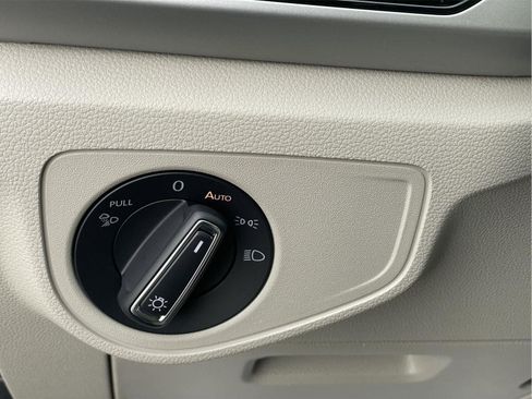 Used 2023 Volkswagen Atlas SE w/ Black Wheel Package image 27