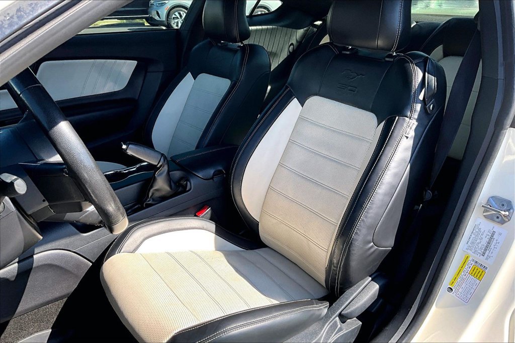 Used 2015 Ford Mustang 50 Years RWD image 24