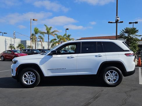 Used 2024 Jeep Grand Cherokee Laredo image 9