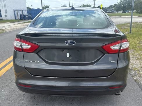 Used 2016 Ford Fusion SE FWD image 5