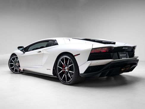 Used 2017 Lamborghini Aventador S image 43