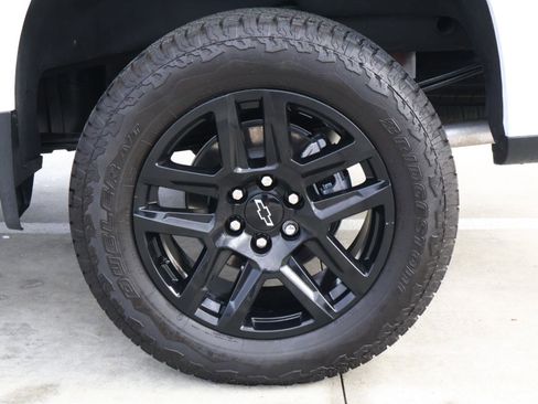 Used 2025 Chevrolet Silverado 1500 LT Trail Boss w/ LT Trail Boss Premium Package AWD/4WD image 9