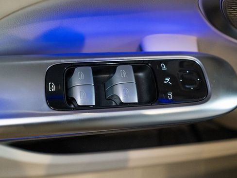 Certified 2025 Mercedes-Benz C 300 4MATIC Sedan image 13