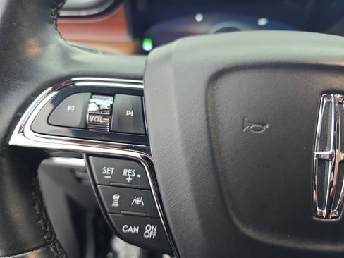 Used 2023 Lincoln Nautilus Reserve image 17