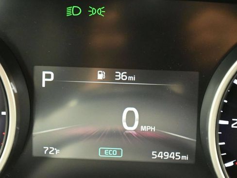 Used 2024 Kia Carnival EX FWD image 15