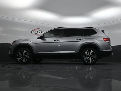 Used 2025 Volkswagen Atlas SE image 26