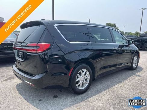 Used 2025 Chrysler Pacifica Select w/ Uconnect Theater Family Group FWD image 41