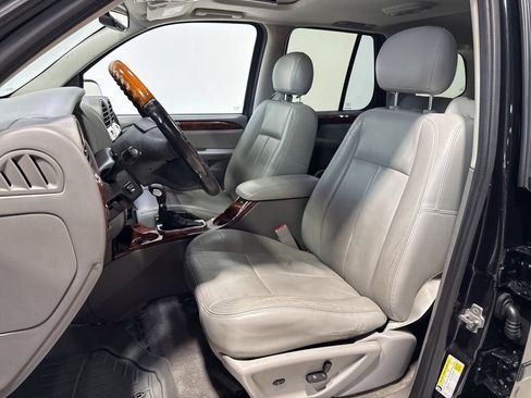 Used 2008 GMC Envoy Denali w/ Sun And 6-Disc Cd Package RWD image 21