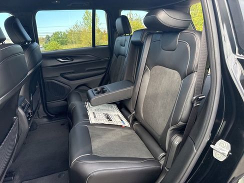 New 2025 Jeep Grand Cherokee Altitude AWD/4WD image 17