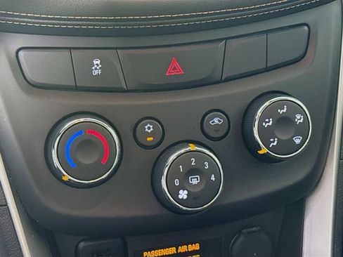 Used 2018 Chevrolet Trax LT w/ LT Convenience Package AWD/4WD image 17