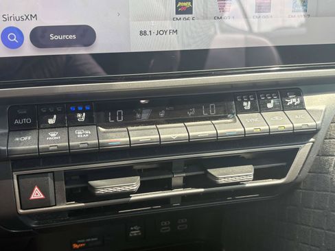 Used 2025 Toyota Camry XLE w/ Premium Plus Package FWD image 34