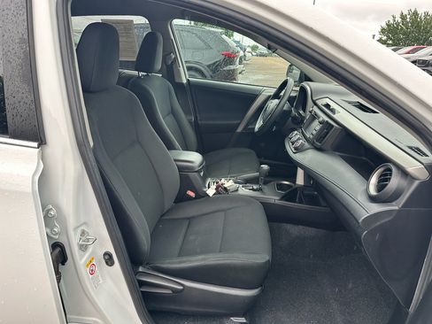 Used 2018 Toyota RAV4 LE FWD image 22