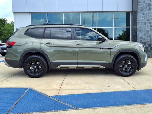 Used 2025 Volkswagen Atlas Peak Edition SE image 25