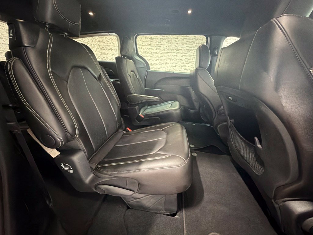 Used 2026 Chrysler Pacifica Select FWD image 13