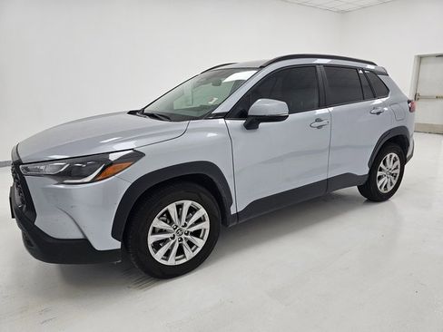 Used 2023 Toyota Corolla Cross LE image 4