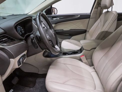 Used 2018 Lincoln MKC Reserve FWD image 9