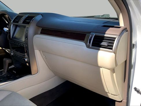 Used 2015 Lexus GX 460 w/ Premium Package AWD/4WD image 19