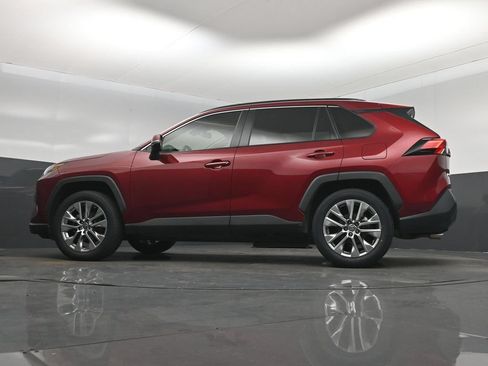 Used 2022 Toyota RAV4 XLE Premium FWD image 15