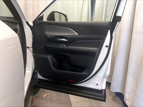 Used 2025 Toyota Grand Highlander Hybrid Nightshade Edition image 12