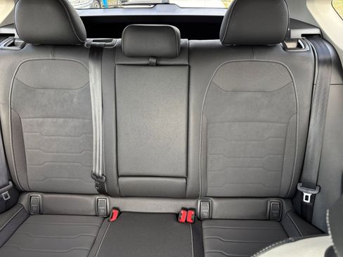 Used 2025 Volkswagen Taos SE FWD image 39