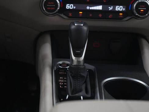 Used 2025 Nissan Altima 2.5 SV w/ SV Premium Package FWD image 18