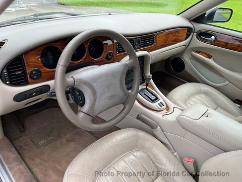 Used 2000 Jaguar XJ8 image 33