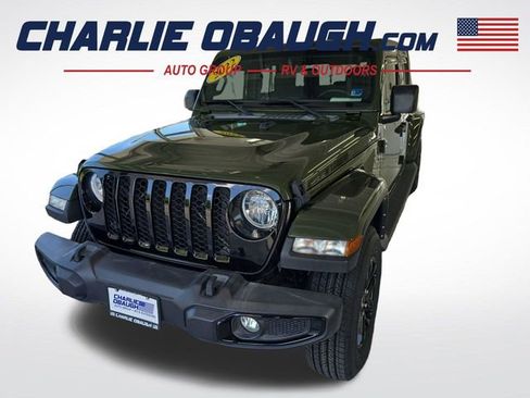 Used 2022 Jeep Gladiator Sport AWD/4WD image 1