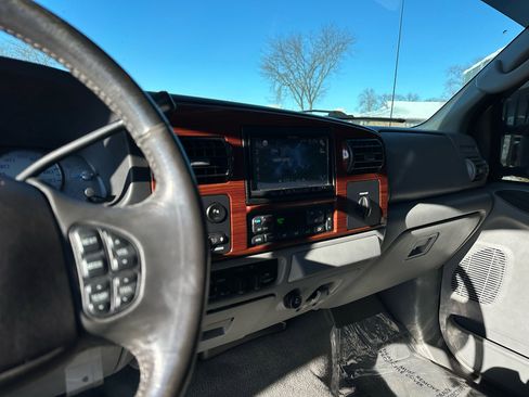 Used 2007 Ford F250 Lariat image 3