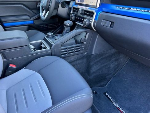 Certified 2025 Toyota Tacoma TRD Off-Road image 19