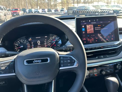 Used 2024 Jeep Compass Limited image 43