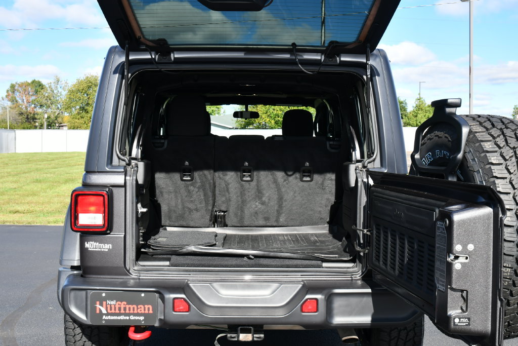 Used 2021 Jeep Wrangler Unlimited Rubicon w/ Cold Weather Group AWD/4WD image 37