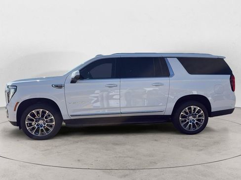 Used 2025 GMC Yukon XL Denali AWD/4WD image 4