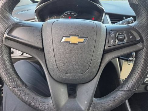 Used 2019 Chevrolet Trax LS FWD image 17