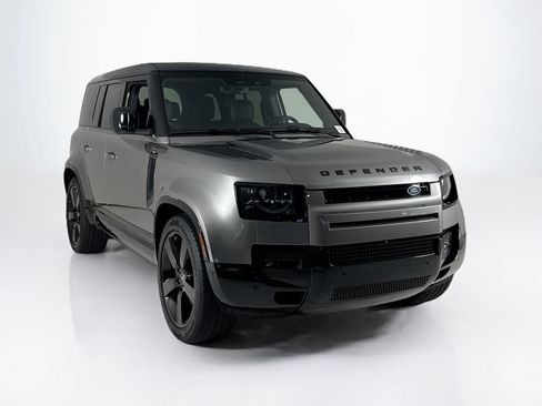 Used 2025 Land Rover Defender 110 X-Dynamic SE AWD/4WD image 7