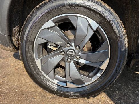 Used 2025 Nissan Rogue SV image 31