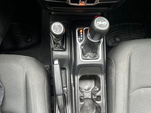 Used 2019 Jeep Wrangler Unlimited Sport S AWD/4WD image 6