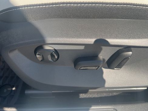 New 2025 Volkswagen Taos SE image 16