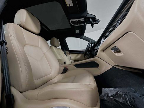 Certified 2025 Porsche Macan image 29