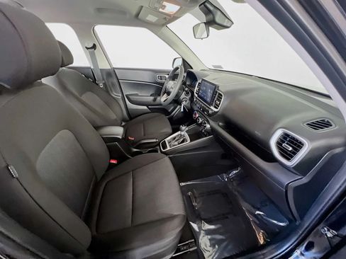 Used 2025 Hyundai Venue SE FWD image 26