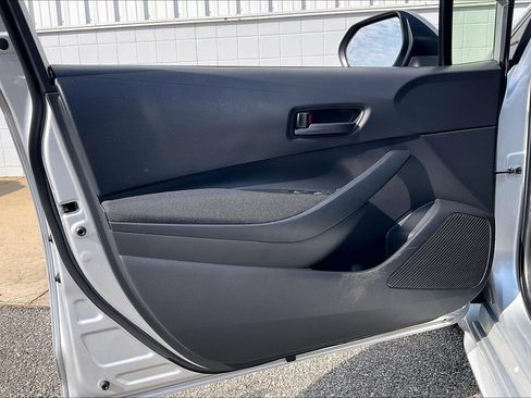 Used 2025 Toyota Corolla LE image 27