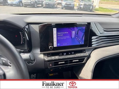 Used 2025 Toyota Camry SE image 20